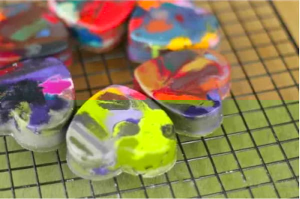 Comment recycler les crayons de couleurs cassés 