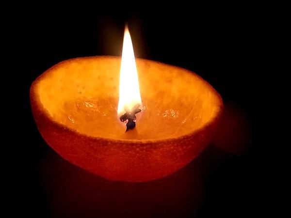faire une bougie dans une écorce de clémentine
