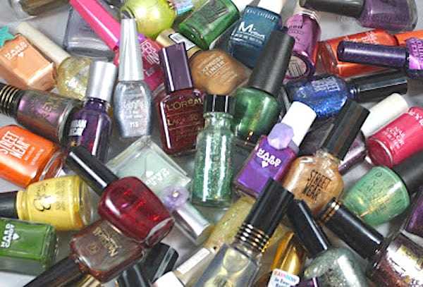 Le vernis à ongles a une date de conservation de 2 ans.