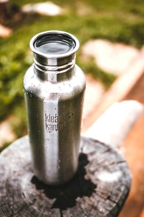 Pour sauver la planète, utilisez une gourde en inox au lieu des bouteilles plastique.