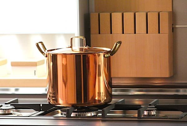 Quel produits utiliser pour nettoyer et faire briller les casseroles en cuivre ?
