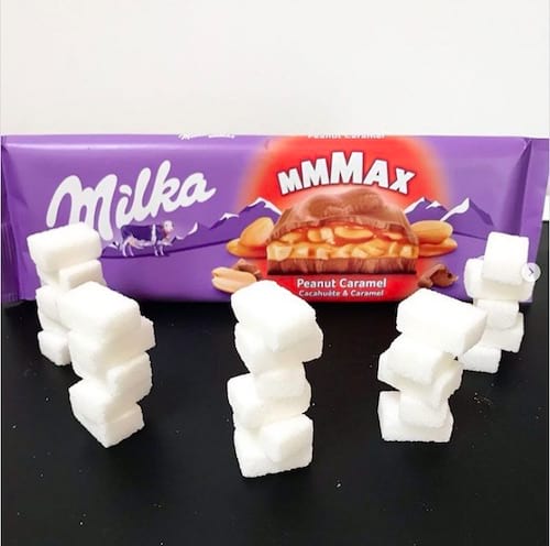 Une barre de chocolat Milka et son équivalent en sucre