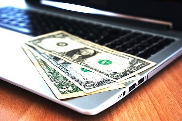 Pour sauver la planète, demandez à recevoir vos relevés bancaires en ligne.