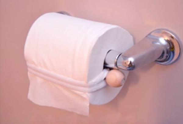 L'astuce pour empêcher les enfants de jouer avec le rouleau de papier toilette