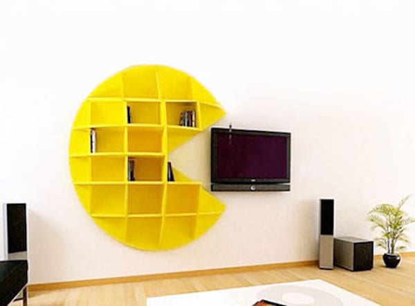 Décoration qui forme un pac-man accrochée au mur et qui sert de rangement