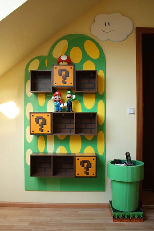 Meuble avec la décoration de Mario et Luigi en étagères pour faciliter le rangement 