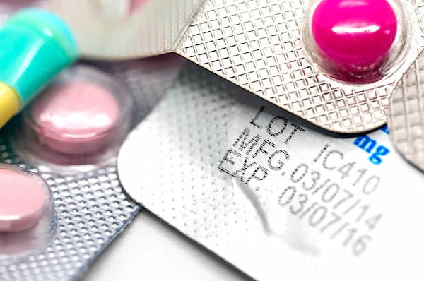 Des médicaments périmés ? La meilleure façon de s'en débarrasser est de les rapporter en pharmacie.