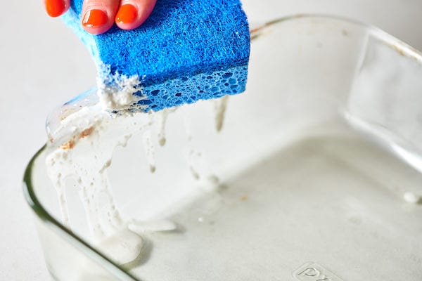 Quel produits utiliser pour nettoyer et faire briller les plats en verre ou en PYREX ?