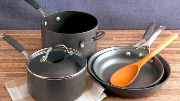 Quel produits utiliser pour nettoyer et faire briller les poêles et casseroles en Teflon ?