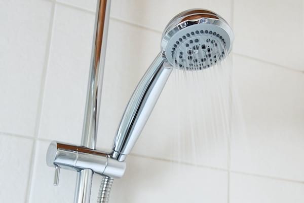Pour sauver la planète, prenez une douche au lieu d'un bain.