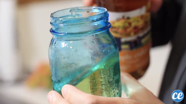 Invasion de mouches ? Essayez de faire un piège à mouches avec du vinaigre de cidre.