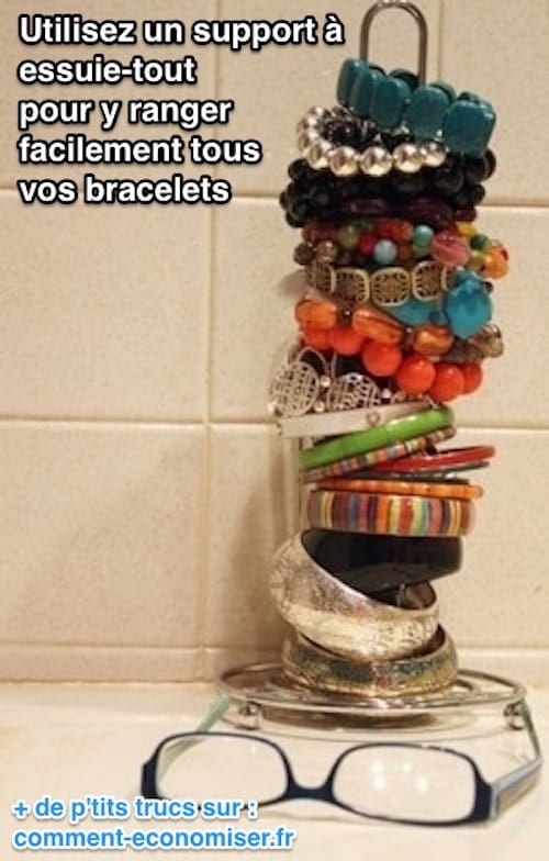 ranger les bracelets sur un dévidoir de papier absorbant