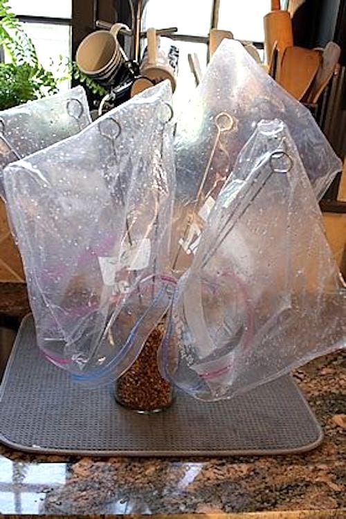 sac ziplock qui sèchent sur un pic