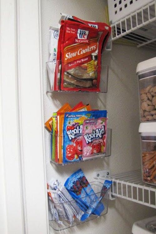 Garde-manger qui sert de rangement pour épices