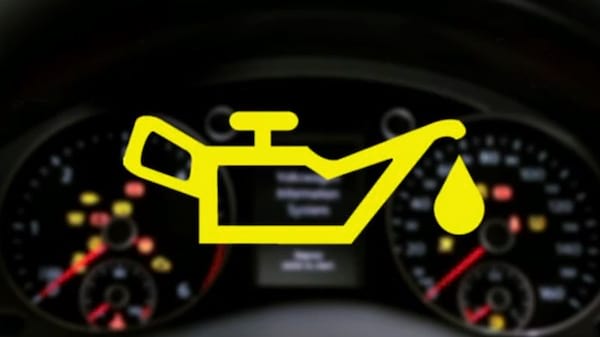A yellow engine oil level warning light in front of the instrument panel.