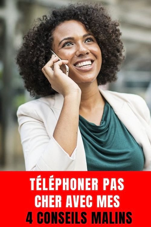 Femme qui sourit en téléphonant
