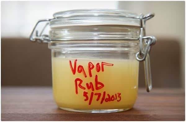 Pot de Vicks vapoRub fait maison