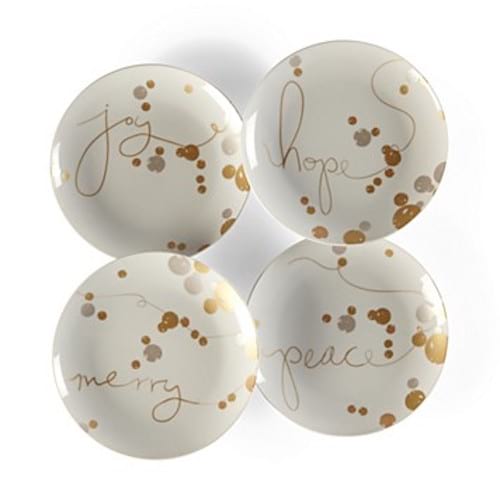 Plusieurs assiettes blanches décorées