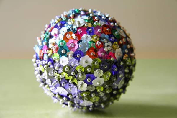 Ornements rond avec pleins de paillettes multi-color