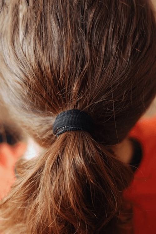 noeud pour les cheveux avec un collant