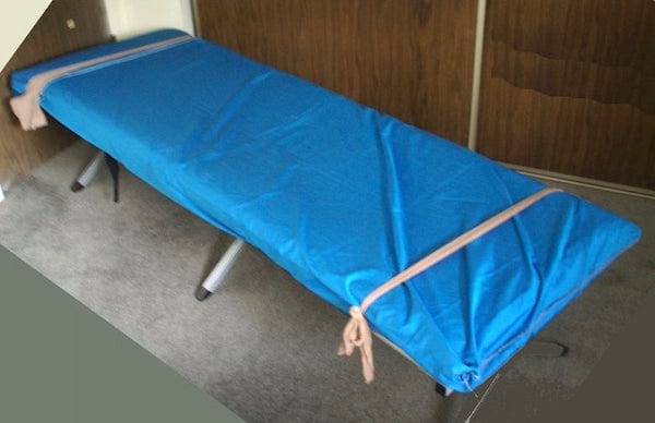 attacher avec un vieux collant au lieu d'une ficelle