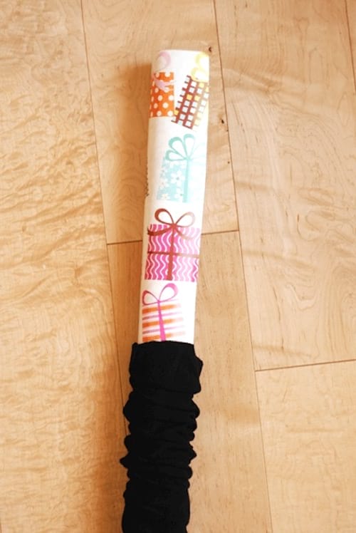 affiche enruolée dans un collant