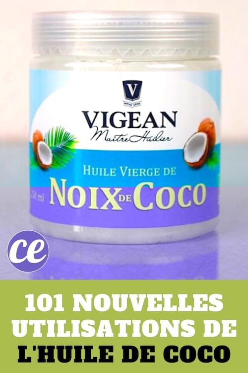 Pot d'huile de coco bleu et blanc posé sur une table bleue