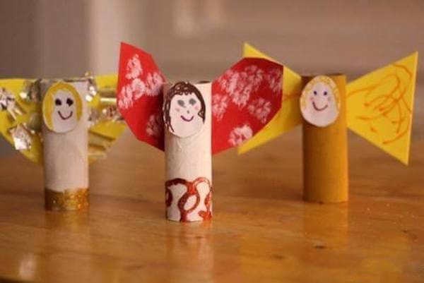 3 anges de noël faits avec des rouleaux de papier toilette