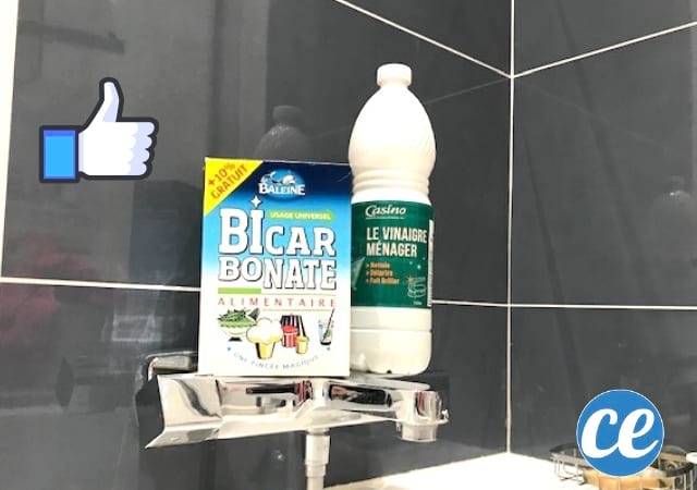 bouteille vinaigre blanc et boîte bicarbonate de soude sur robinet de salle de bain carrelage anthracite