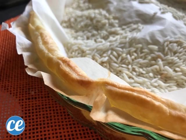 pâte feuilletée bien cuite grâce au papier sulfurisée et riz