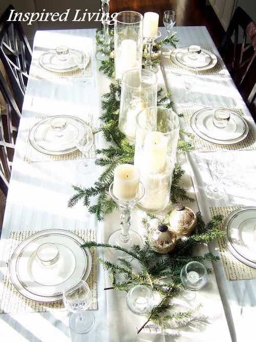 Table décorée avec que des choses blanches 