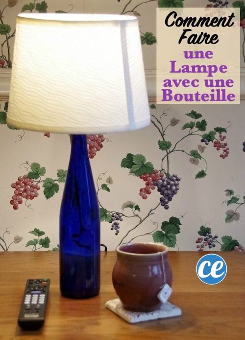 Lampe bleu faites avec une bouteille de vin 