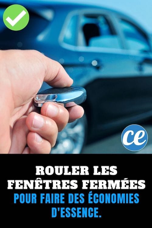 Personne avec clé de voiture dans sa main