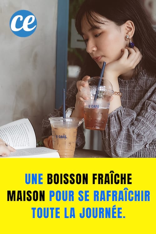 Femme buvant une boisson fraîche : Une boisson fraîche maison pour se rafraîchir toute la journée.