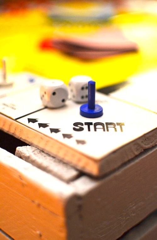 Des pions sur un jeu de société.