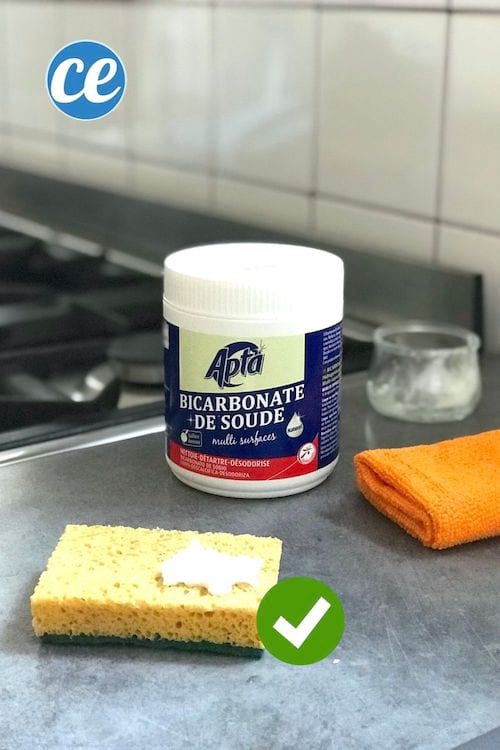 Une pâte faite avec du bicarbonate de soude pour nettoyer la cuisine
