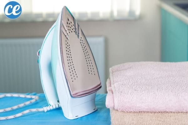 nettoyer la semelle du fer à repasser facilement