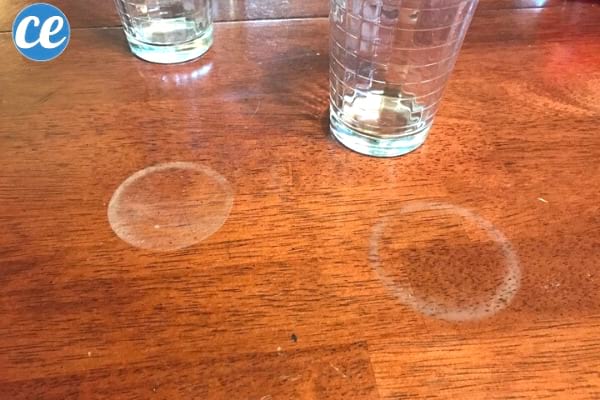 enlever les traces d'eau sur le bois avec un sèche cheveux