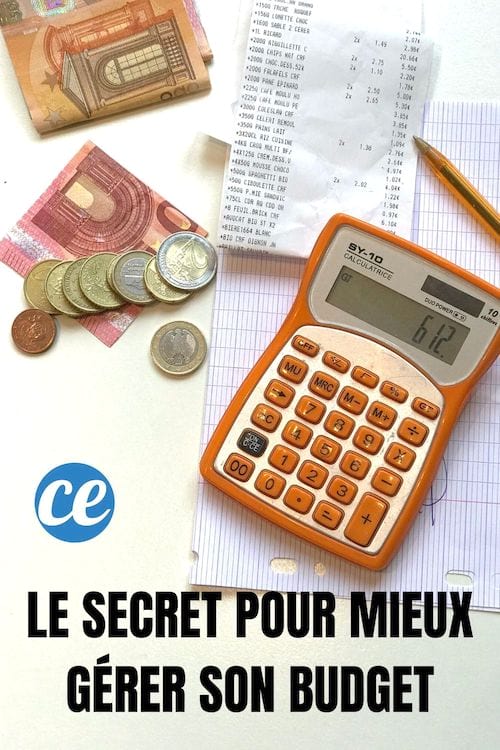 Des billets, des pièces de monnaie et une calculatrice pour faire son budget