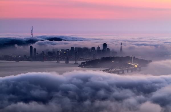 Nuage épais sur la ville de San Francisco 