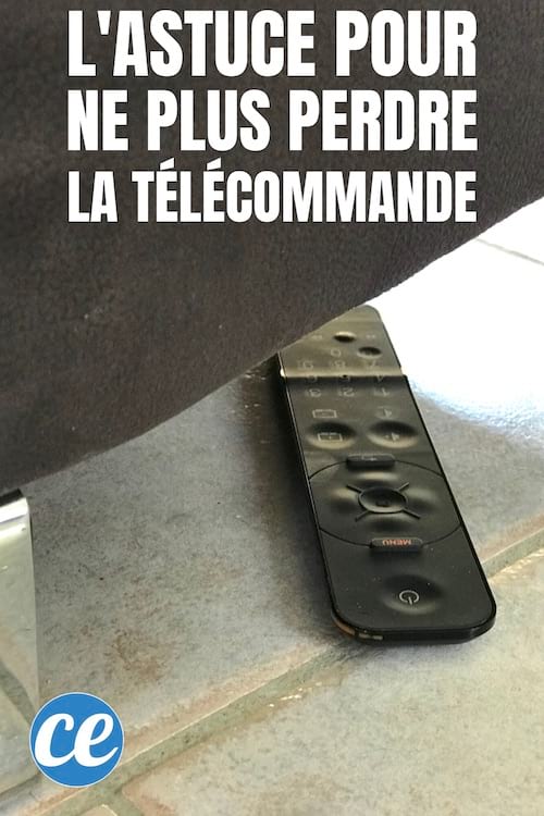 Une télécommande perdue sous le canapé