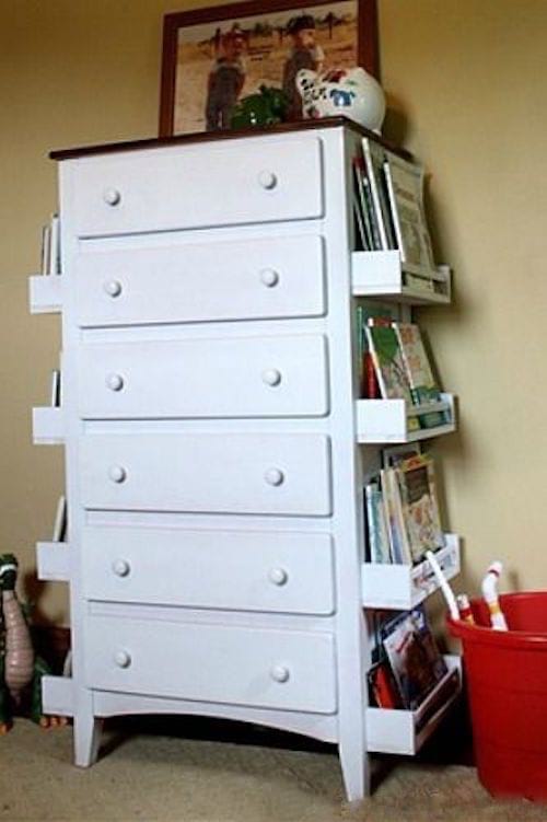 Armoire à étagères blanche