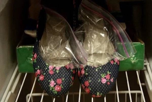Élargir ses chaussures avec des sachets d'eau 
