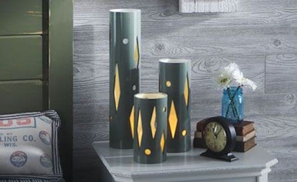 Trois lampes de table verte faites avec du PVC 