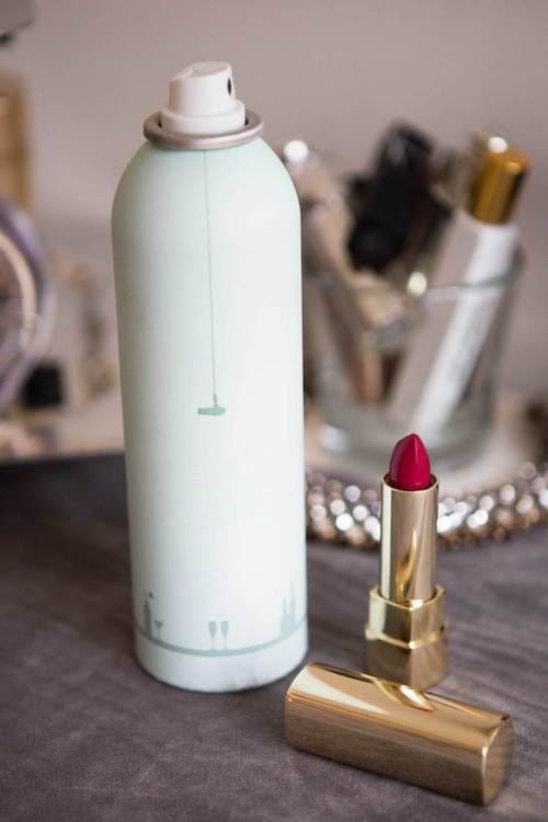 Laque contre les tâches de rouges à lèvres 