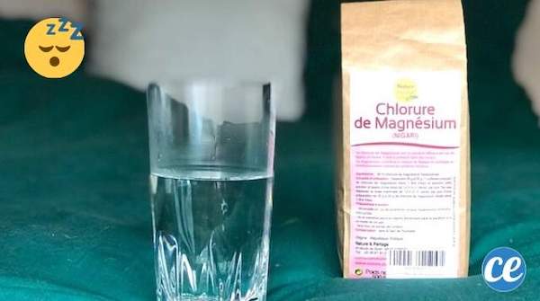 Un bicchiere d'acqua e cloruro di magnesio per migliorare il sonno