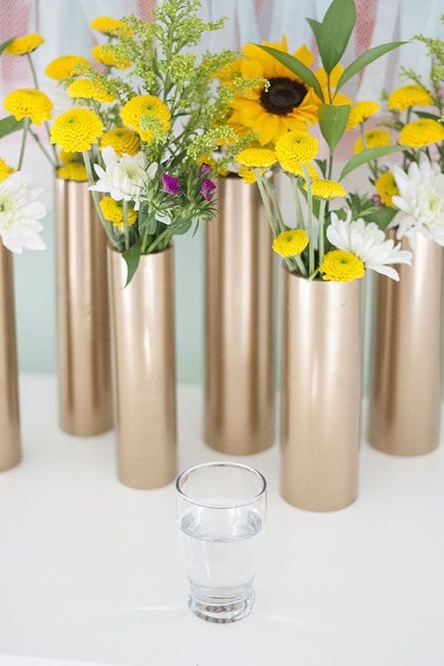 Plusieurs petits vase en PVC