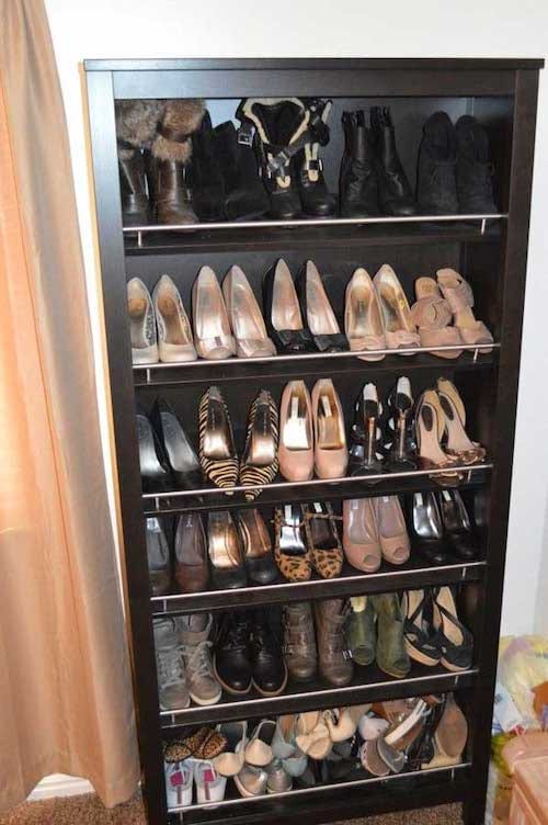 Placard à chaussures dans une ancienne bibliothèque 