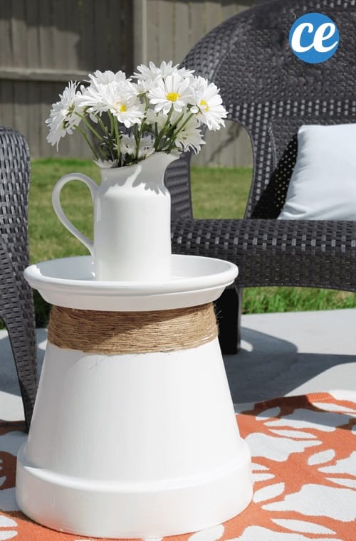 Une jardinière transformée en table de jardin