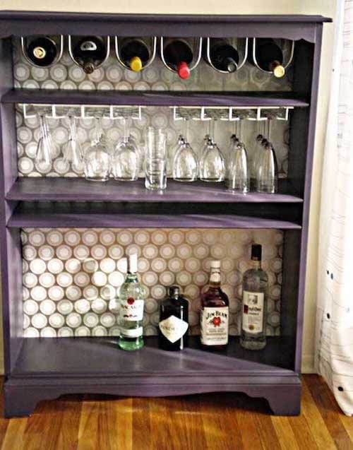 Placard à bouteilles de vin dans une ancienne bibliothèque